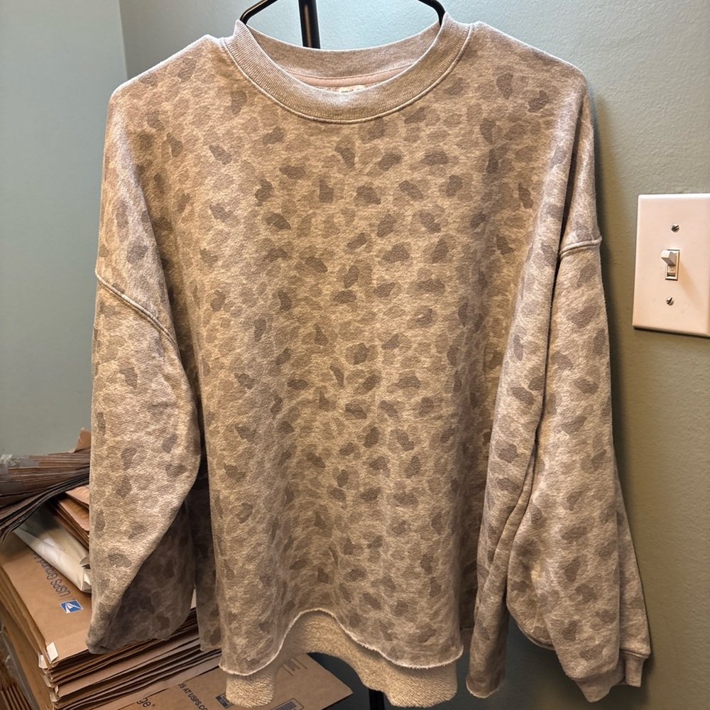 Aerie women’s Cream and Gray Patterned Crewneck Sweater